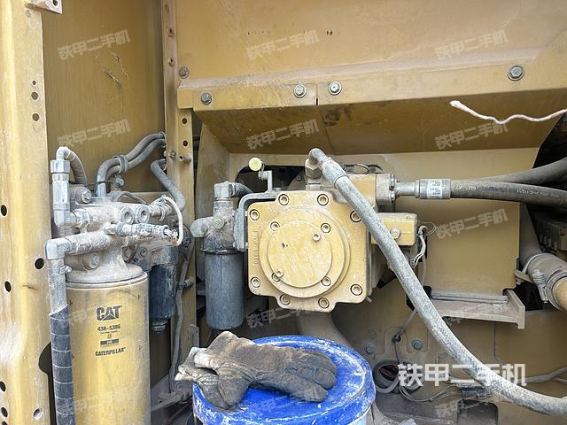 液压泵舱室正面整体(整机外观) 液压泵舱室正面整体(整机外观)