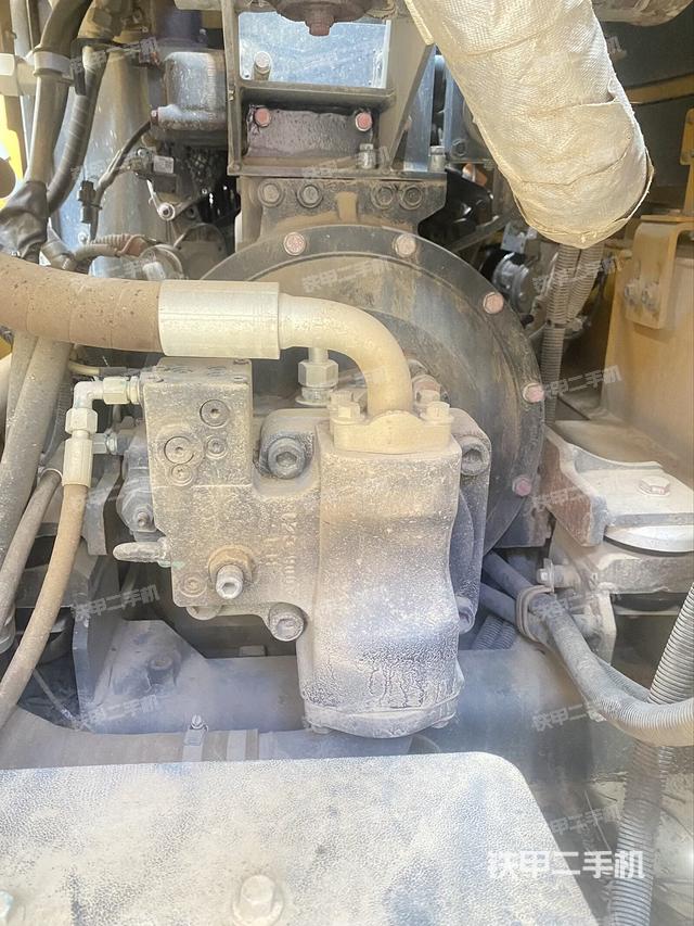液壓泵艙室正面整體(整機(jī)外觀) 液壓泵艙室正面整體(整機(jī)外觀)