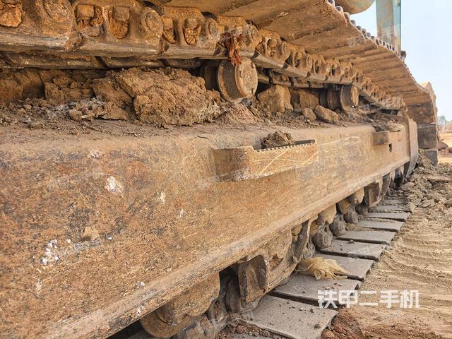 右側(cè)履帶整體(行走機構(gòu)) 右側(cè)履帶整體(行走機構(gòu))