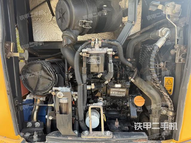 回转马达和主控阀（整机外观）