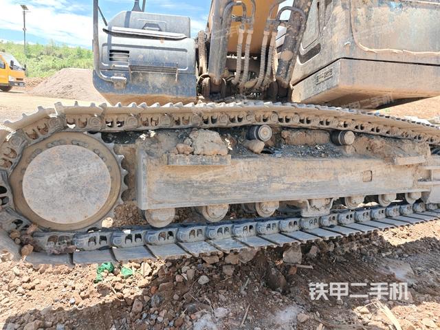 右侧履带整体(行走机构) 右侧履带整体(行走机构)