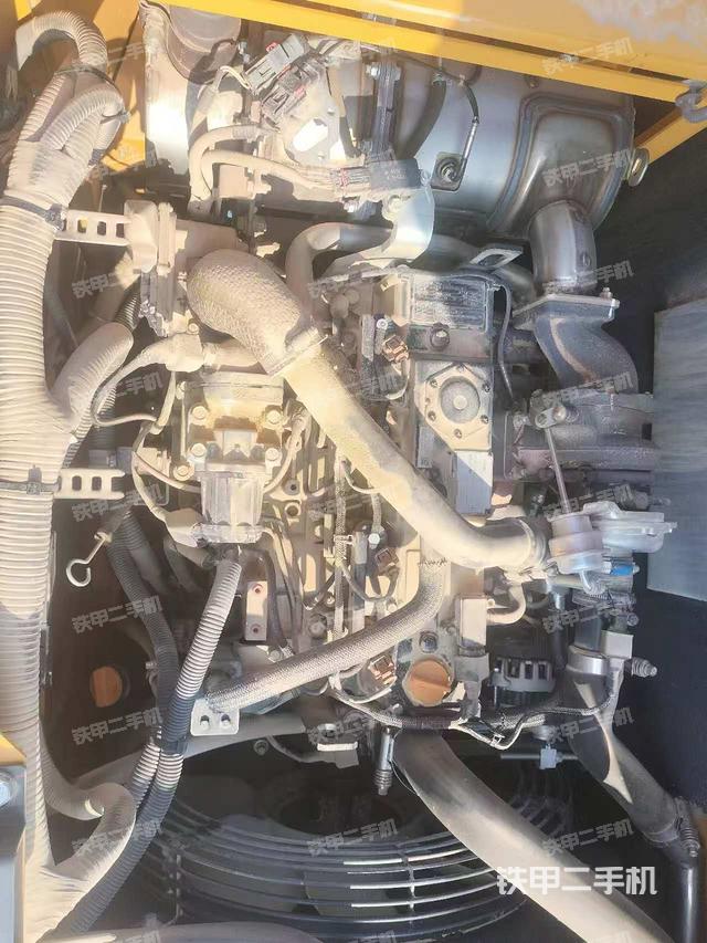 回转马达和主控阀（整机外观）