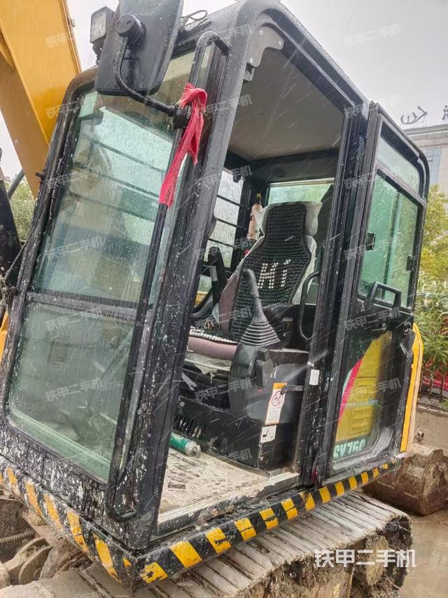 回转马达和主控阀（整机外观）