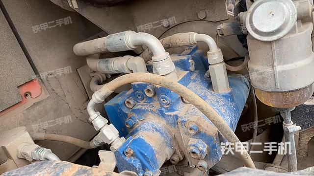 液压泵舱室正面整体(整机外观) 液压泵舱室正面整体(整机外观)
