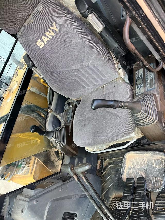 驾驶室整体(整机外观) 驾驶室整体(整机外观)