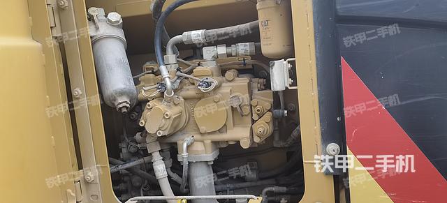 液壓泵艙室正面整體(整機(jī)外觀) 液壓泵艙室正面整體(整機(jī)外觀)