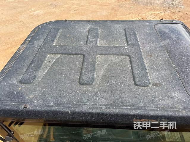 驾驶室顶部(整机外观) 驾驶室顶部(整机外观)
