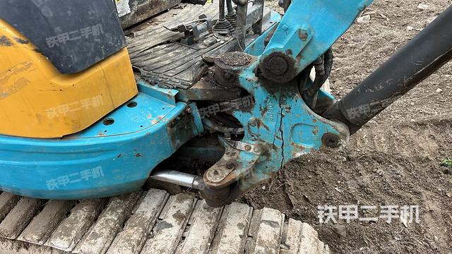 回轉(zhuǎn)馬達(dá)和主控閥（整機(jī)外觀）