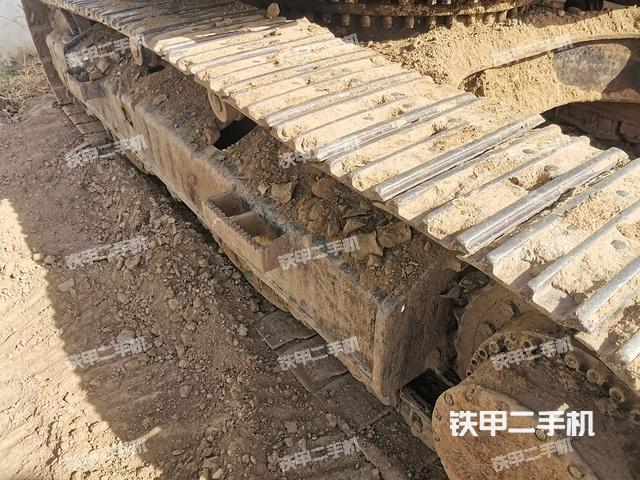 单侧履带整体(整机外观) 单侧履带整体(整机外观)