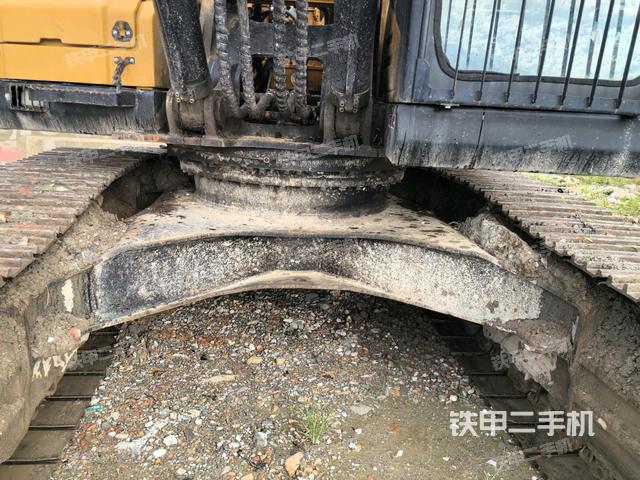 轉(zhuǎn)盤和下車架正前(工作和回轉(zhuǎn)裝置) 轉(zhuǎn)盤和下車架正前(工作和回轉(zhuǎn)裝置)
