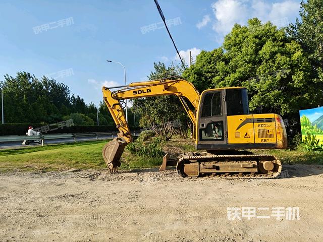 山東臨工E675F挖掘機(jī)