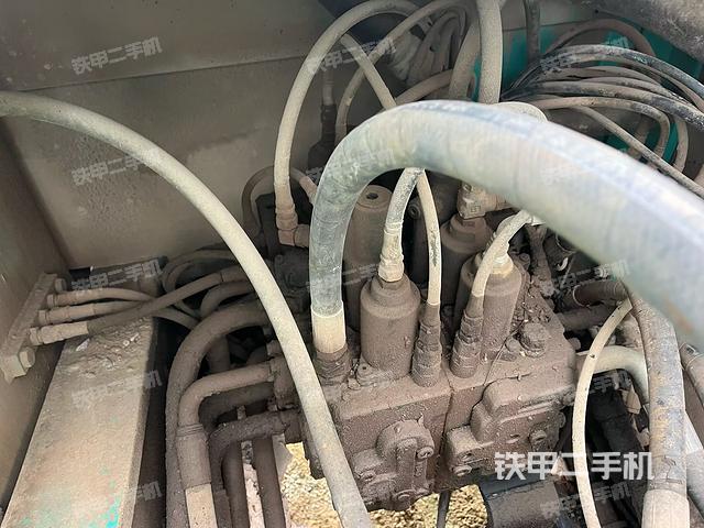 回轉(zhuǎn)馬達(dá)和主控閥(整機(jī)外觀) 回轉(zhuǎn)馬達(dá)和主控閥(整機(jī)外觀)