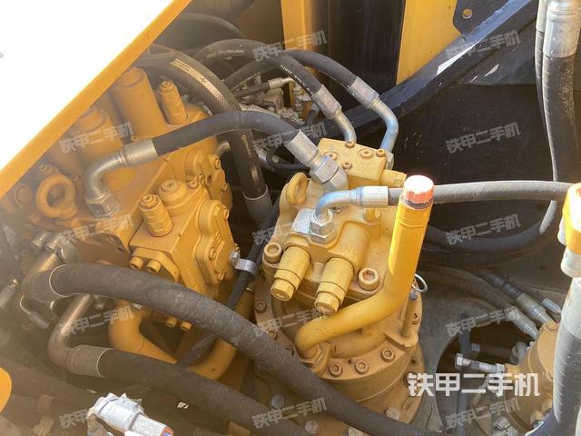 回轉(zhuǎn)馬達(dá)和主控閥(整機(jī)外觀) 回轉(zhuǎn)馬達(dá)和主控閥(整機(jī)外觀)