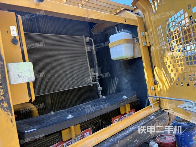 驾驶室整体(整机外观) 驾驶室整体(整机外观)