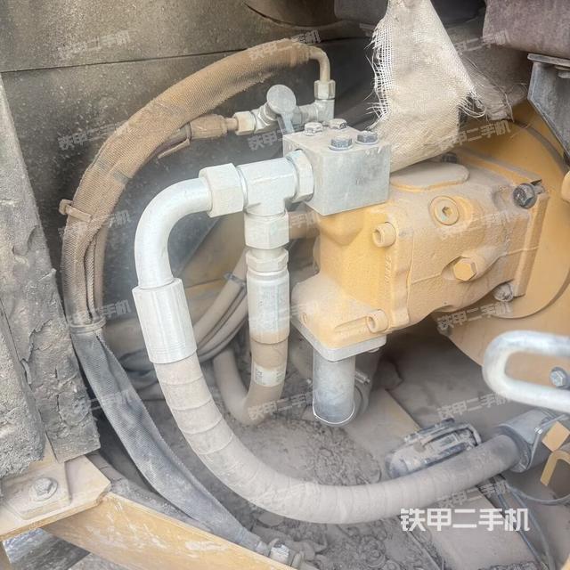 液压泵舱室正面整体(整机外观) 液压泵舱室正面整体(整机外观)