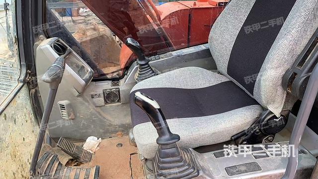 驾驶室整体(整机外观) 驾驶室整体(整机外观)