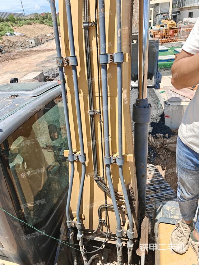 大臂背部俯视(工作和回转装置) 大臂背部俯视(工作和回转装置)