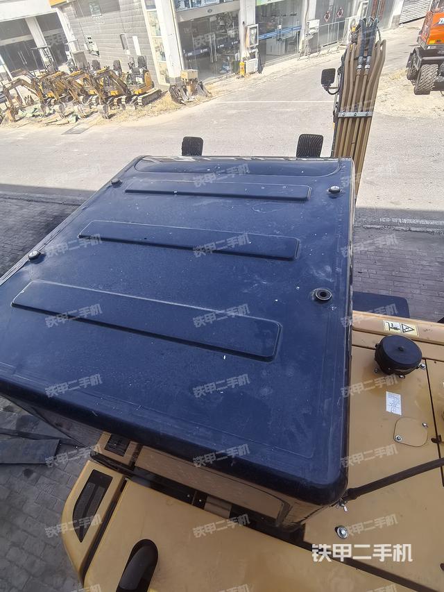 驾驶室顶部（整机外观）