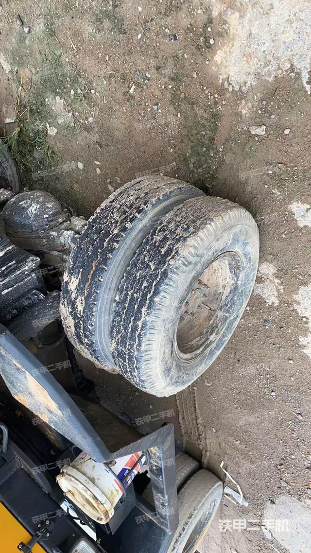 单侧履带整体(整机外观) 单侧履带整体(整机外观)