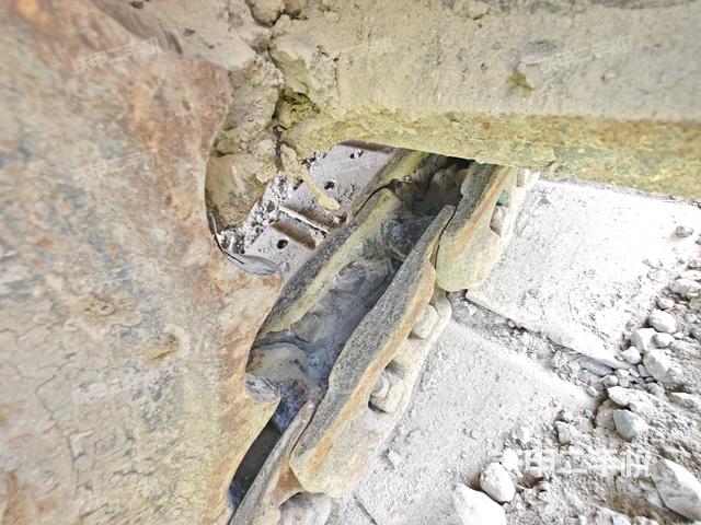 右驅(qū)動(dòng)輪（行走機(jī)構(gòu)）