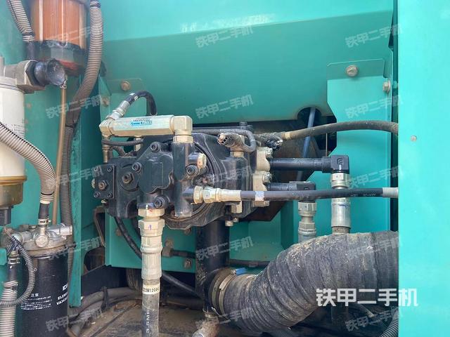 液壓泵艙室正面整體(整機(jī)外觀) 液壓泵艙室正面整體(整機(jī)外觀)