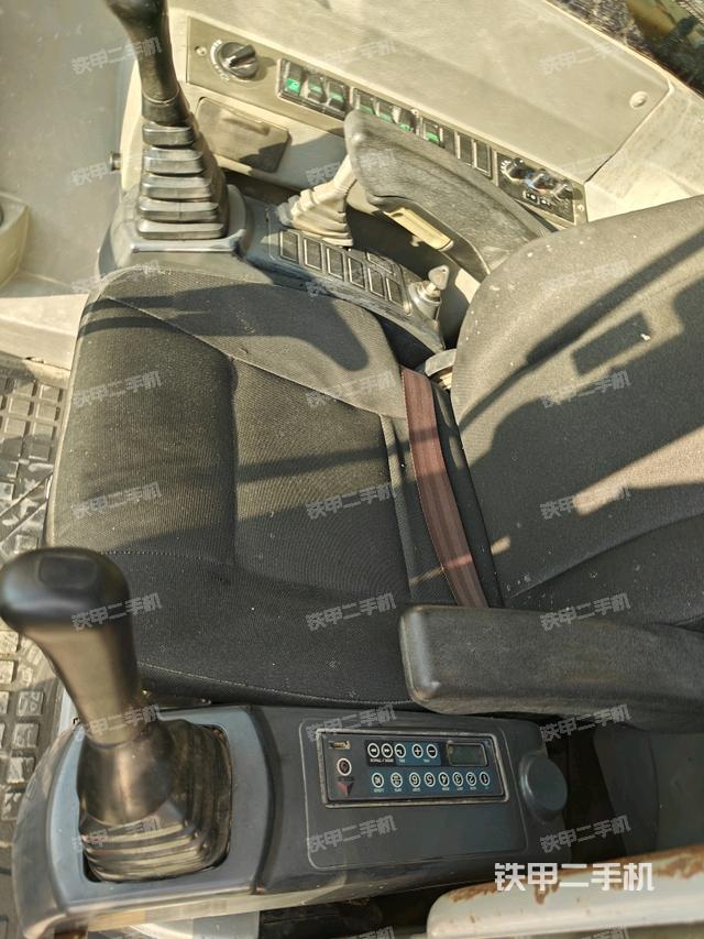 ?駕駛室正側(cè)（駕駛室部分）