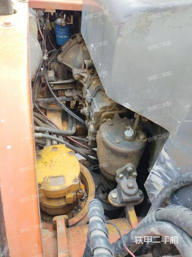 回转马达和主控阀（整机外观）