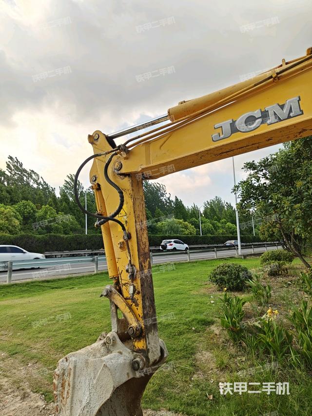 轉(zhuǎn)盤和下車架正前(工作和回轉(zhuǎn)裝置) 轉(zhuǎn)盤和下車架正前(工作和回轉(zhuǎn)裝置)