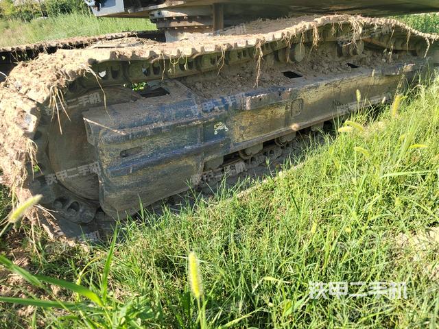 单侧履带整体(整机外观) 单侧履带整体(整机外观)