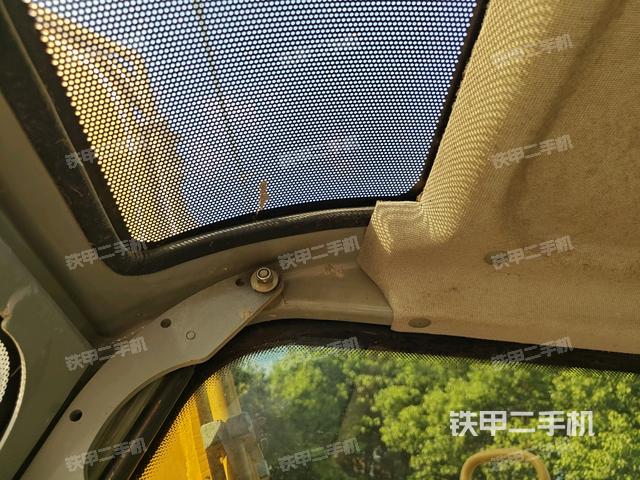 左后方玻璃角標(biāo)（駕駛室部分）