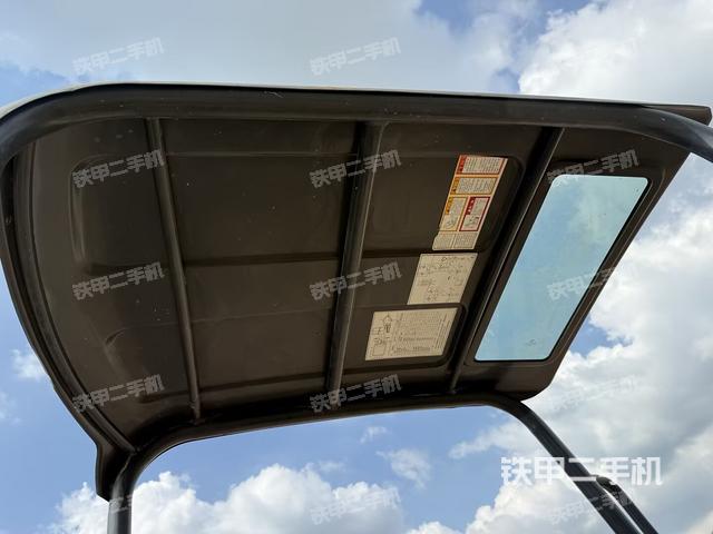 驾驶室顶部（整机外观）