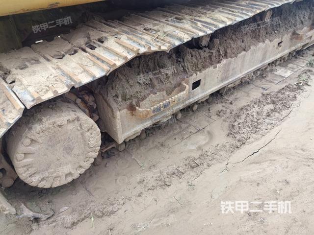 單側(cè)履帶整體(整機(jī)外觀) 單側(cè)履帶整體(整機(jī)外觀)