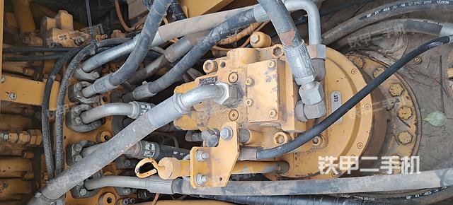 回转马达和主控阀（整机外观）