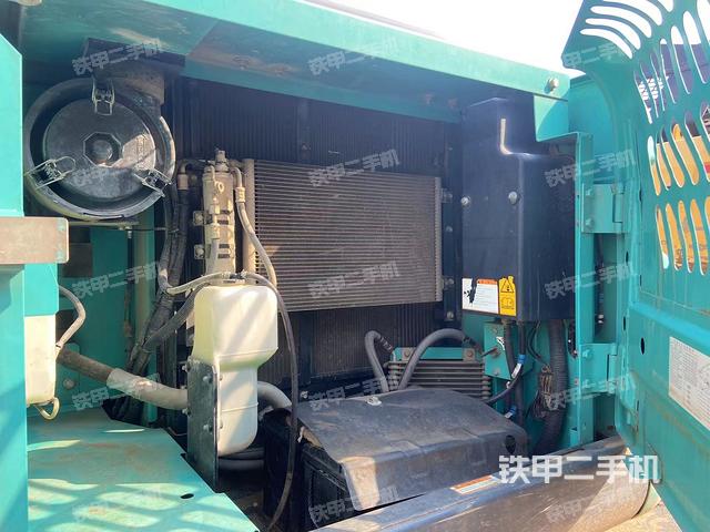 駕駛室整體(整機(jī)外觀) 駕駛室整體(整機(jī)外觀)