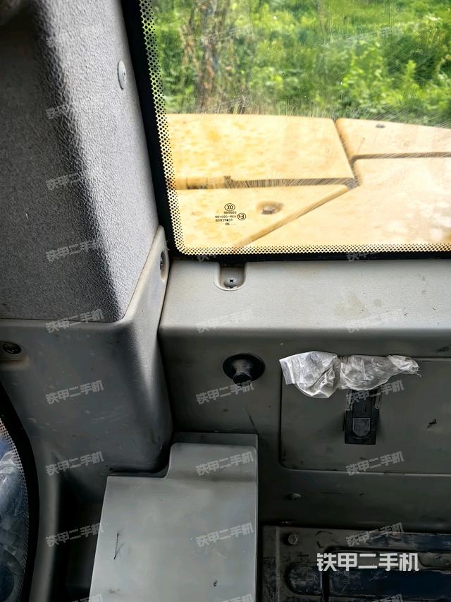 后窗玻璃角标(驾驶室部分) 后窗玻璃角标(驾驶室部分)