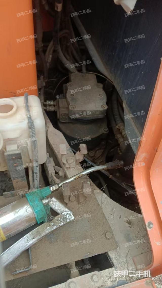 液压泵舱室正面整体(整机外观) 液压泵舱室正面整体(整机外观)