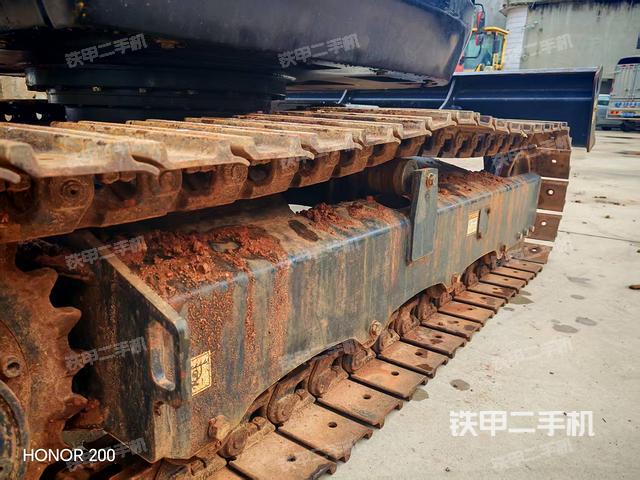 单侧履带整体(整机外观) 单侧履带整体(整机外观)