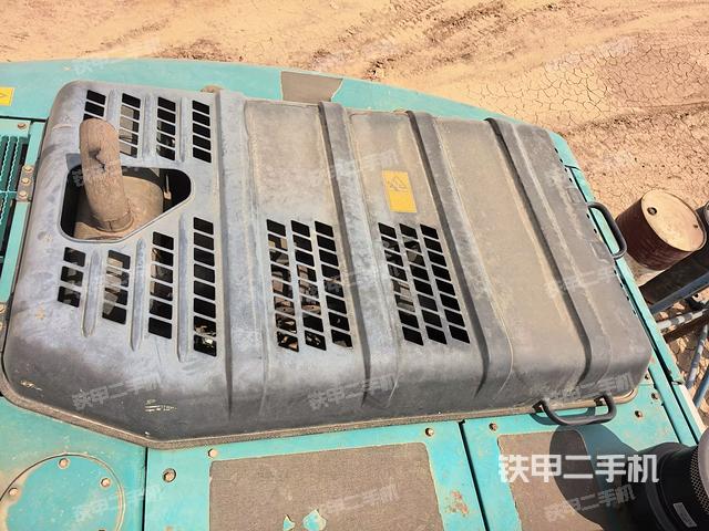 散熱器正面(大件艙室) 散熱器正面(大件艙室)