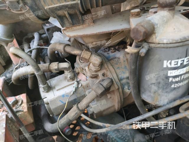 液壓泵艙室正面整體(整機(jī)外觀) 液壓泵艙室正面整體(整機(jī)外觀)