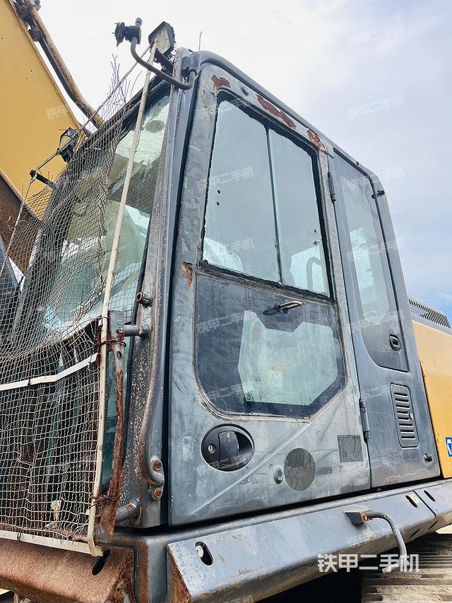 駕駛室整體（整機(jī)外觀）