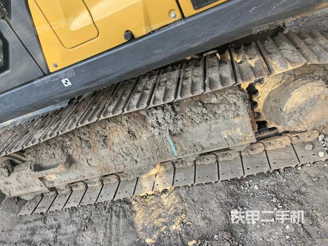 右侧履带整体 (行走机构) 右侧履带整体 (行走机构)
