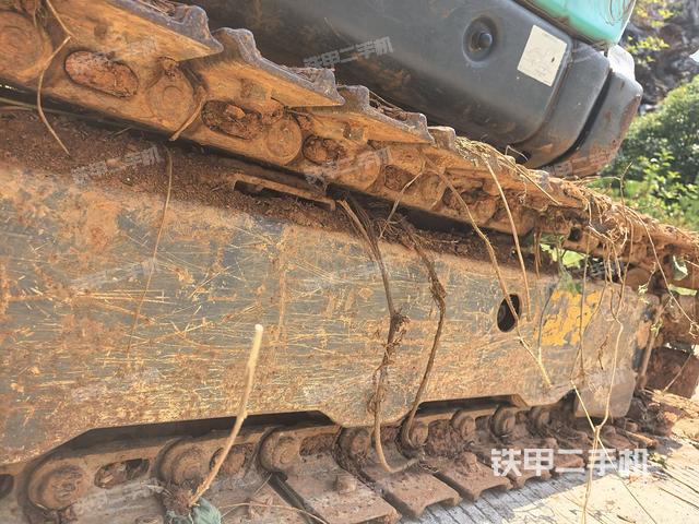 單側(cè)履帶整體(整機(jī)外觀) 單側(cè)履帶整體(整機(jī)外觀)