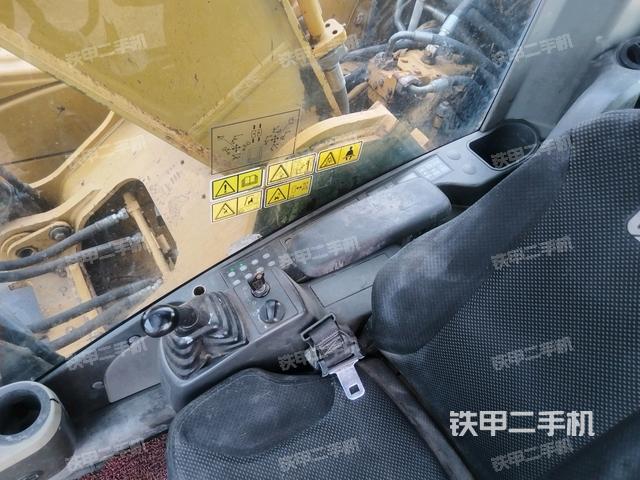 座椅左側(cè)控制臺/音響/含左手柄(駕駛室部分) 座椅左側(cè)控制臺/音響/含左手柄(駕駛室部分)