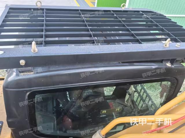 驾驶室顶部（整机外观）