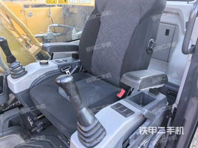 座椅右側(cè)控制臺(tái)/鑰匙門/油門/含右手柄(駕駛室部分) 座椅右側(cè)控制臺(tái)/鑰匙門/油門/含右手柄(駕駛室部分)