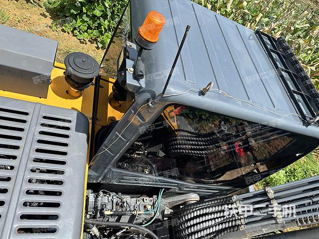 驾驶室顶部（整机外观）