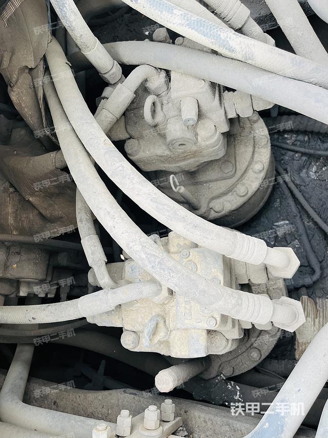 回轉(zhuǎn)馬達(dá)和主控閥（整機(jī)外觀）