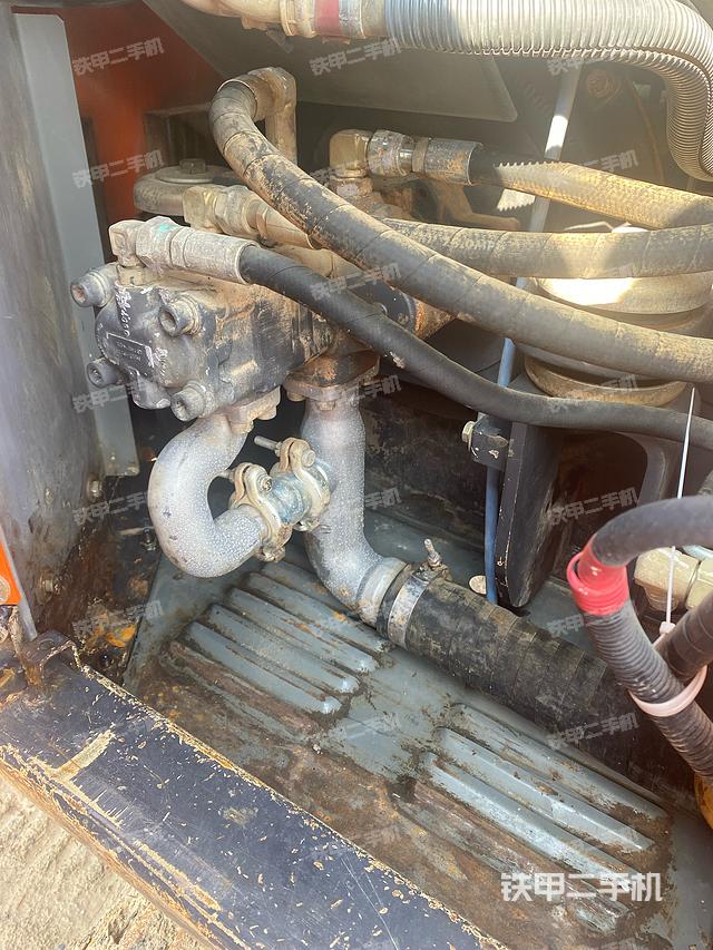 液压泵舱室正面整体(整机外观) 液压泵舱室正面整体(整机外观)