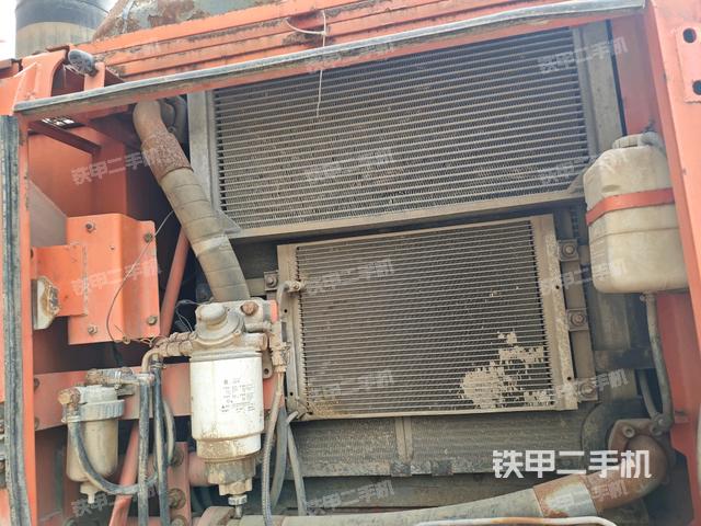 散熱器正面(大件艙室) 散熱器正面(大件艙室)