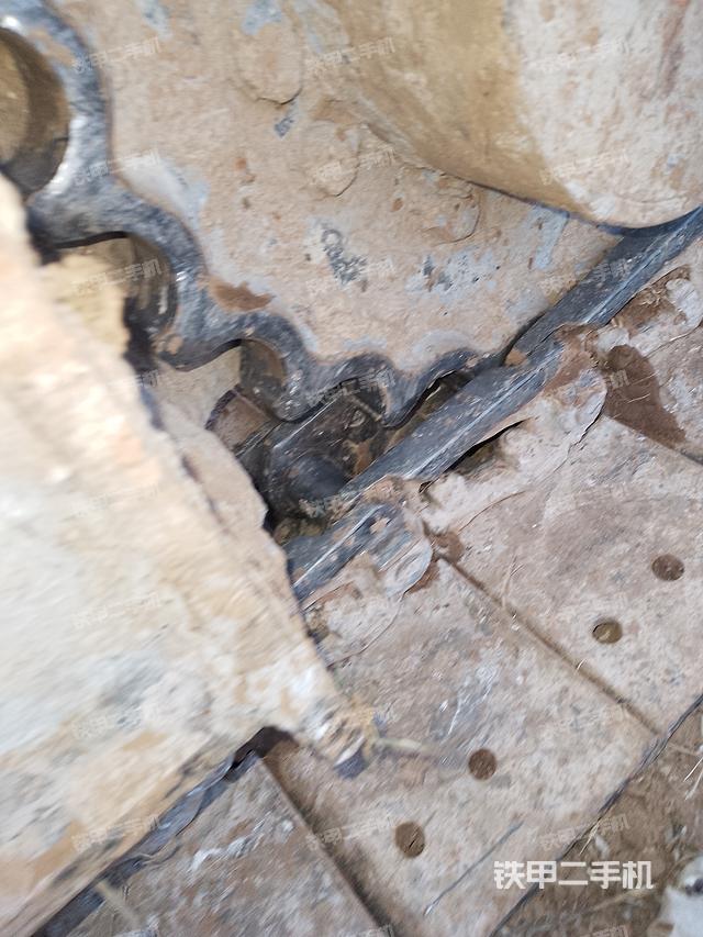 单侧履带整体(整机外观) 单侧履带整体(整机外观)